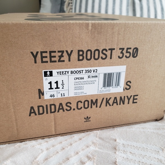 Yeezy Boost 350 V2 Triple White